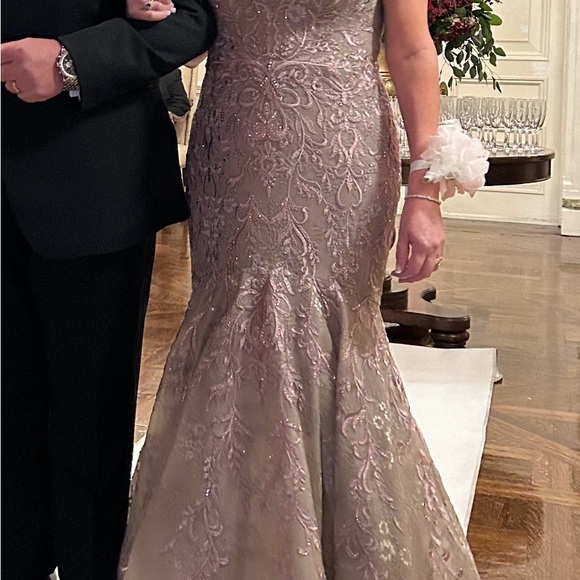 Mother of the Bride/Mother of the Groom Trumpet Style Gown - Picture 9 of 10